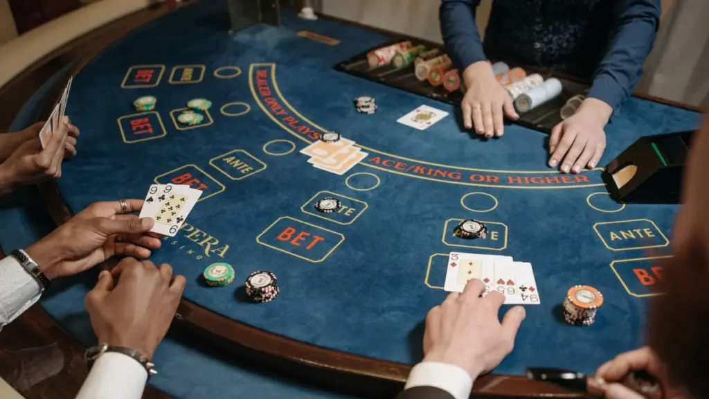 คาสิโนสดออนไลน์ มือใหม่ ควรเริ่มโต๊ะไหนก่อน ให้เข้าใจเกมเร็วที่สุด คาสิโนสด ออนไลน์ UFAGOLD ดีลเลอร์จริง